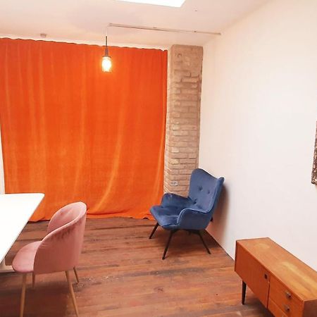 Helles Zimmer Im Loft City Airport City Airport Mannheim Exterior foto